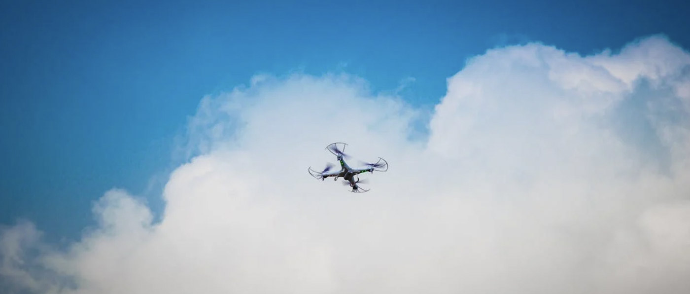 neuraldrones_drohnen_software Drohne im Himmel